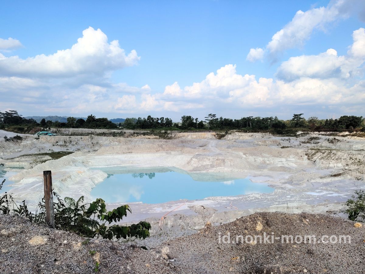子連れBelitung(ブリトゥン)島-カオリン湖の様子