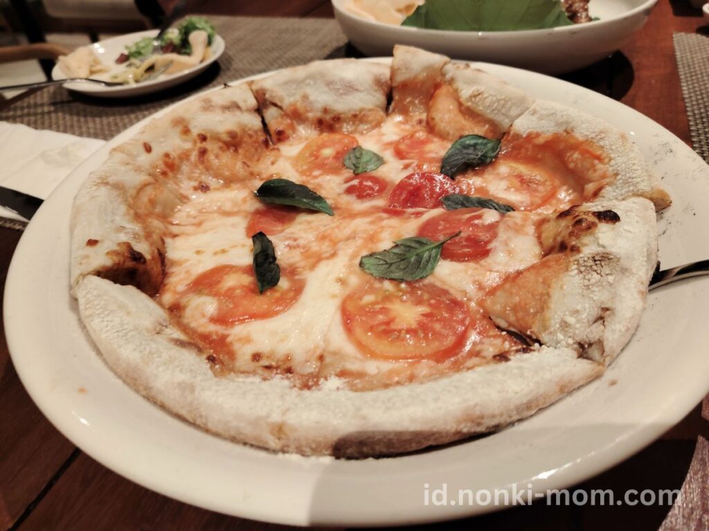 子連れBelitung(ブリトゥン)島-Island Restaurantのピザ